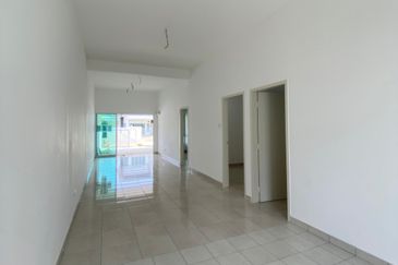 Mantin 4 Bedrooms Single storey terrace for Sale 