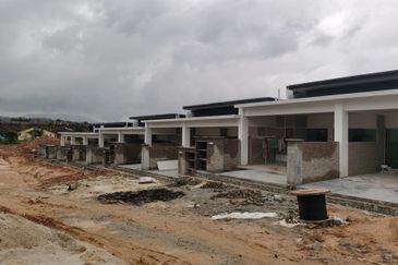 Mantin 4 Bedrooms Single storey terrace for Sale 