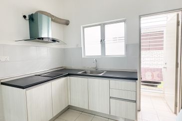 Eristana @ Seri Pristana