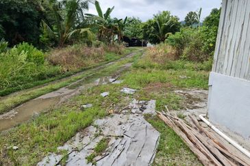 Bungalow Lot Kampung Dato Sri Kamaruddin Manjung Perak