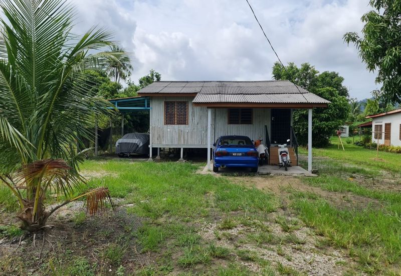 Bungalow Lot Kampung Dato Sri Kamaruddin Manjung Perak