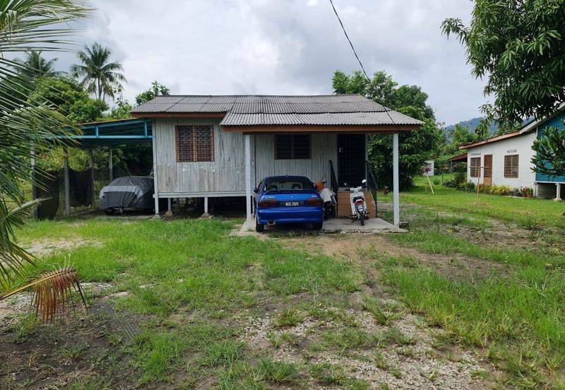 Bungalow Lot Kampung Dato Sri Kamaruddin Manjung Perak