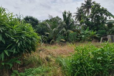 Bungalow Lot Kampung Dato Sri Kamaruddin Manjung Perak