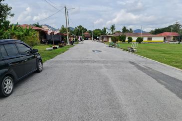 Bungalow Lot Kampung Dato Sri Kamaruddin Manjung Perak