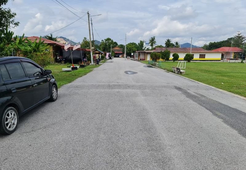 Bungalow Lot Kampung Dato Sri Kamaruddin Manjung Perak