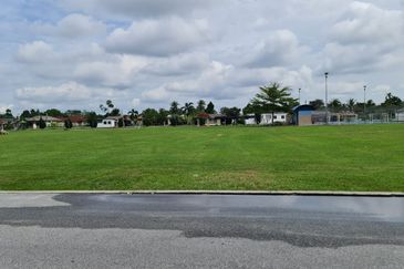 Bungalow Lot Kampung Dato Sri Kamaruddin Manjung Perak