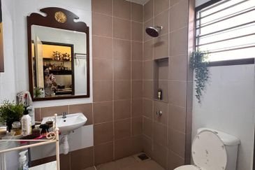 Below market value big seri Austin double story