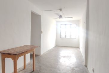 Desa Cemerlang medium cost flat for rent 