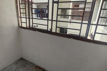 Desa Cemerlang medium cost flat for rent 