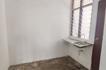 Desa Cemerlang medium cost flat for rent 