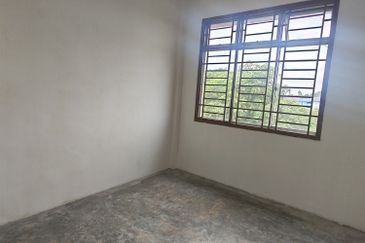 Desa Cemerlang medium cost flat for rent 
