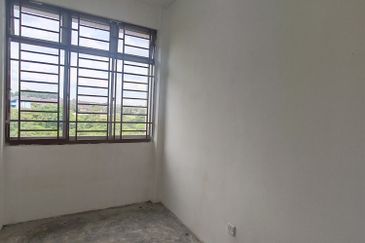 Desa Cemerlang medium cost flat for rent 