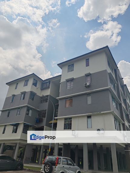 Low floor medium cost flat desa Cemerlang for sale , Johor, Ulu Tiram