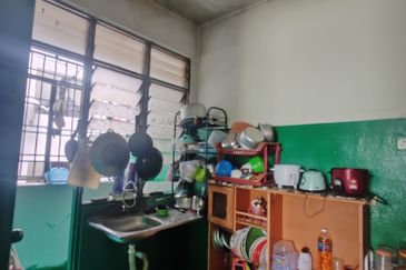 Low floor medium cost flat desa Cemerlang for sale 