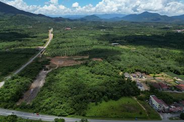 Bukit Bunga Tanah Merah Tanah Bangunan Untuk Dijual