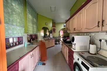 Banglo Setingkat Bukit Kuang, Kemaman Terengganu [Tanah Luas] 5 minit ke Masjid Bukit Kuang