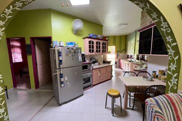 Banglo Setingkat Bukit Kuang, Kemaman Terengganu [Tanah Luas] 5 minit ke Masjid Bukit Kuang