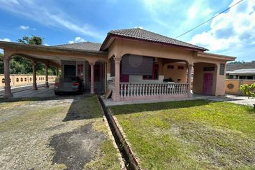 Banglo Setingkat Bukit Kuang, Kemaman Terengganu [Tanah Luas] 5 minit ke Masjid Bukit Kuang