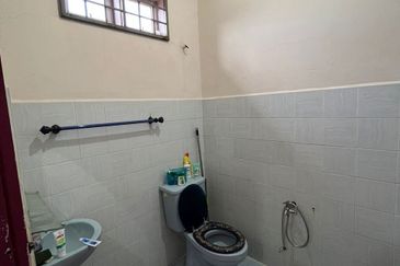 Banglo Setingkat Bukit Kuang, Kemaman Terengganu [Tanah Luas] 5 minit ke Masjid Bukit Kuang