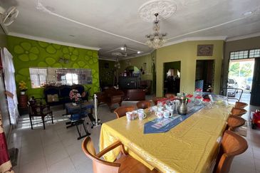 Banglo Setingkat Bukit Kuang, Kemaman Terengganu [Tanah Luas] 5 minit ke Masjid Bukit Kuang