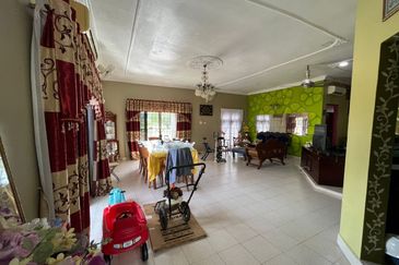 Banglo Setingkat Bukit Kuang, Kemaman Terengganu [Tanah Luas] 5 minit ke Masjid Bukit Kuang