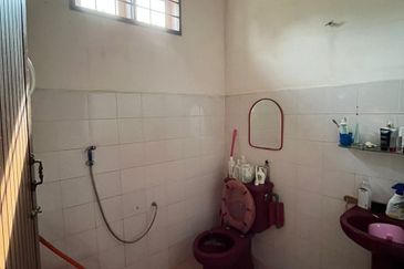 Banglo Setingkat Bukit Kuang, Kemaman Terengganu [Tanah Luas] 5 minit ke Masjid Bukit Kuang