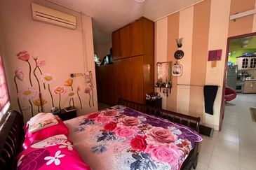 Banglo Setingkat Bukit Kuang, Kemaman Terengganu [Tanah Luas] 5 minit ke Masjid Bukit Kuang