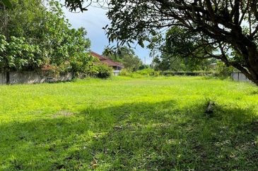 Banglo Setingkat Bukit Kuang, Kemaman Terengganu [Tanah Luas] 5 minit ke Masjid Bukit Kuang