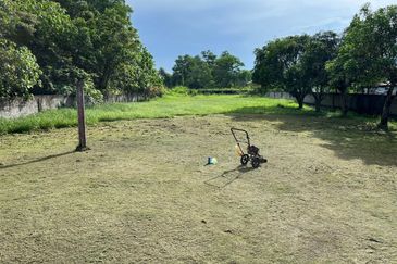Banglo Setingkat Bukit Kuang, Kemaman Terengganu [Tanah Luas] 5 minit ke Masjid Bukit Kuang