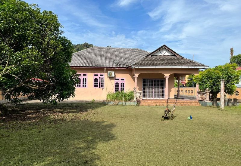 Banglo Setingkat Bukit Kuang, Kemaman Terengganu [Tanah Luas] 5 minit ke Masjid Bukit Kuang