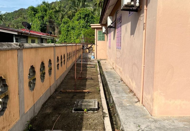 Banglo Setingkat Bukit Kuang, Kemaman Terengganu [Tanah Luas] 5 minit ke Masjid Bukit Kuang