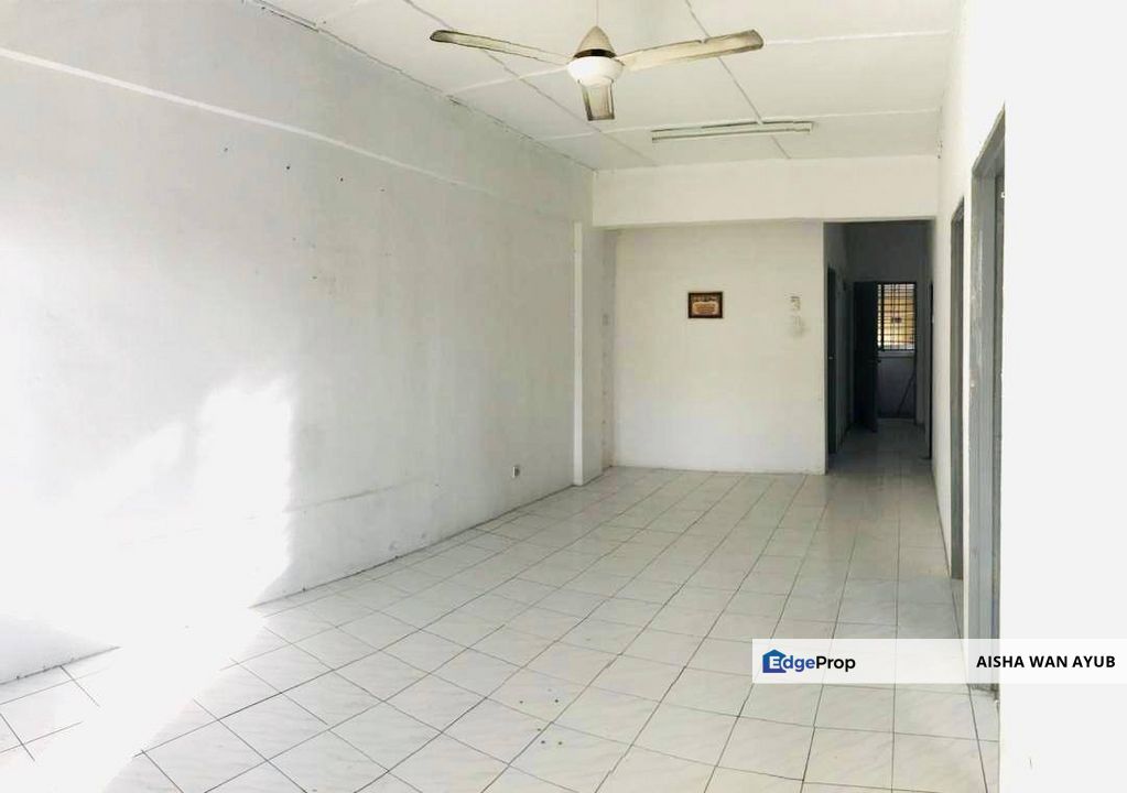 Corner Unit Apartment Taman Setia Balakong Tingkat 4 I Sekolah, AEON Mall, MRT station Batu 11 Cheras, Selangor, Balakong