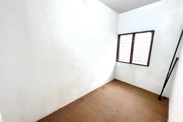 Taman Pinggiran Putra