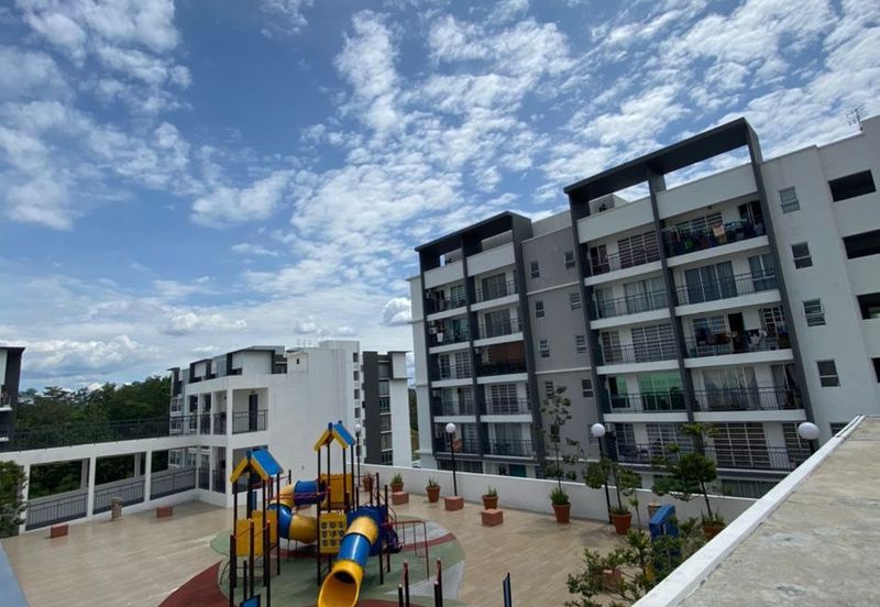 Puncak Hijauan (Hijauan Heights)