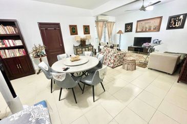 Villa Park Condominium