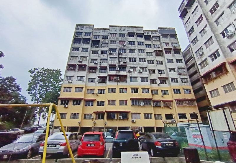 Ruselia Apartment, Taman Pinggiran Putra