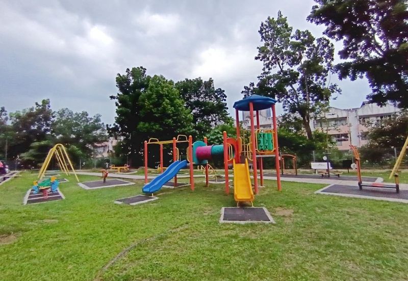 Ruselia Apartment, Taman Pinggiran Putra