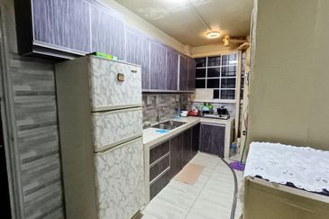 Ruselia Apartment, Taman Pinggiran Putra