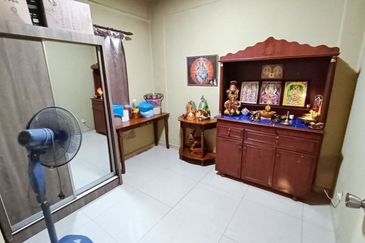 Ruselia Apartment, Taman Pinggiran Putra