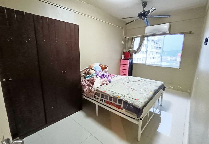 Ruselia Apartment, Taman Pinggiran Putra