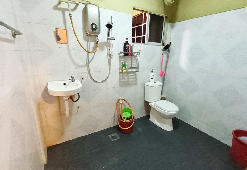 Ruselia Apartment, Taman Pinggiran Putra