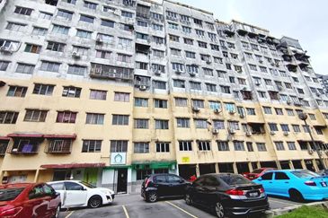 Ruselia Apartment, Taman Pinggiran Putra