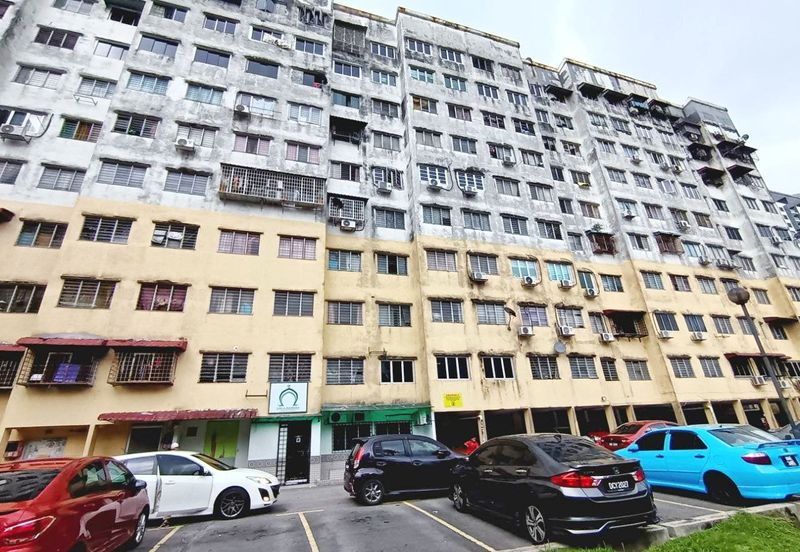 Ruselia Apartment, Taman Pinggiran Putra