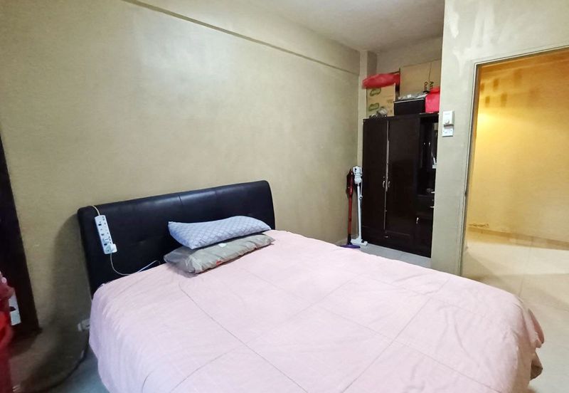 Ruselia Apartment, Taman Pinggiran Putra