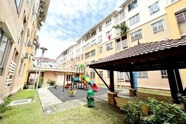 Laman Suria e-Resort Apartment