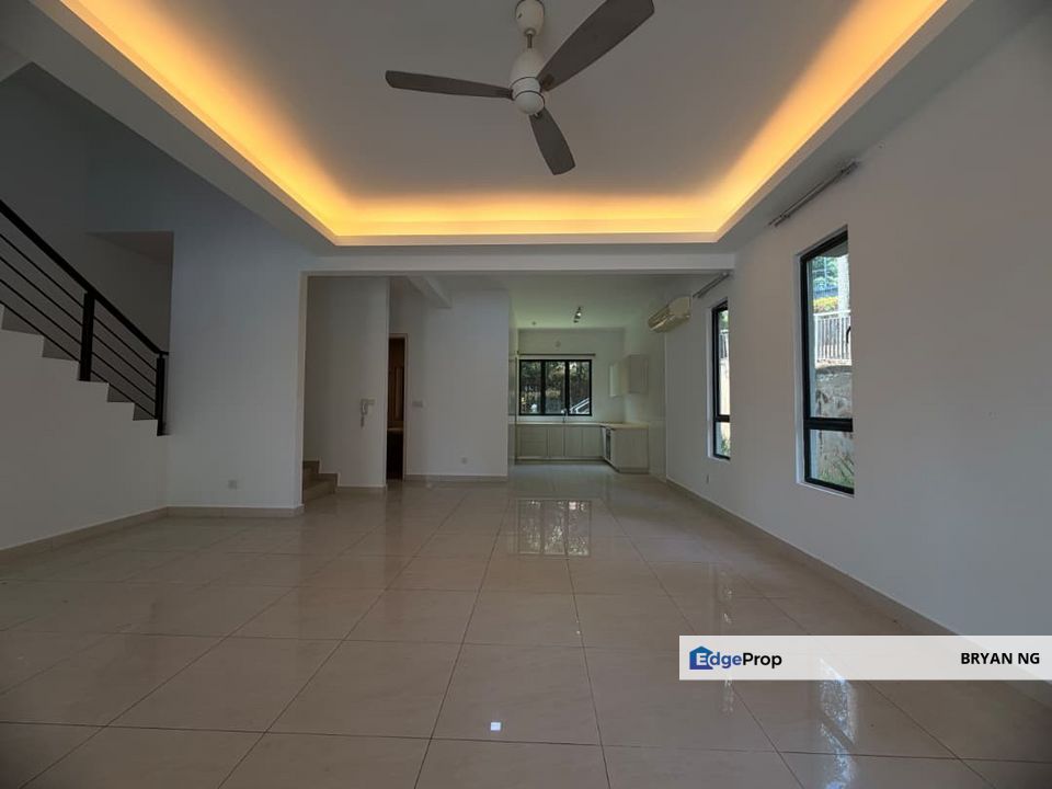 Limited 3 storey Villa link house with facilities, Selangor, Puchong