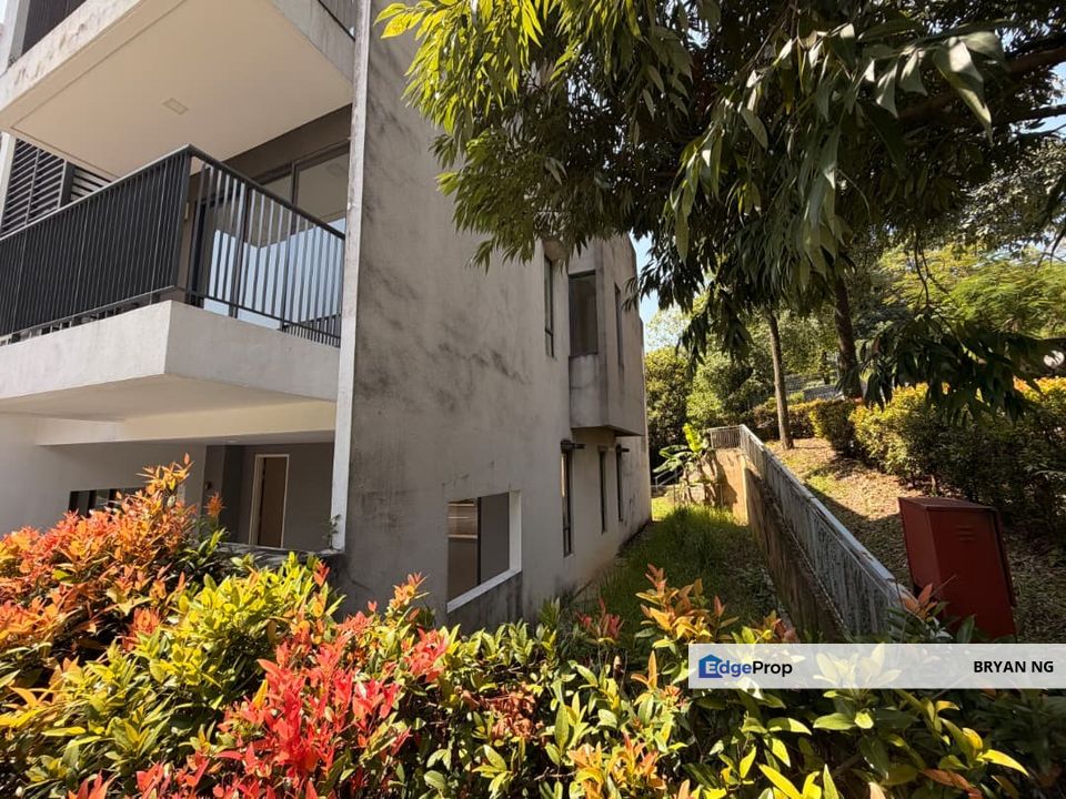 Limited 3 storey Villa link house with facilities, Selangor, Puchong