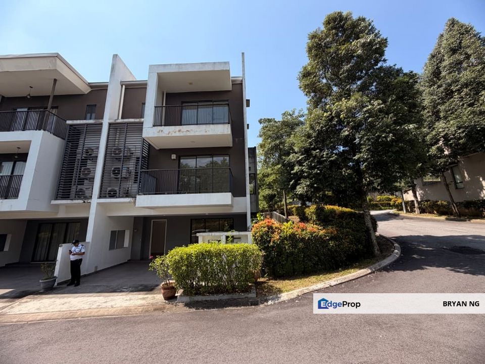 Limited 3 storey Villa link house with facilities, Selangor, Puchong