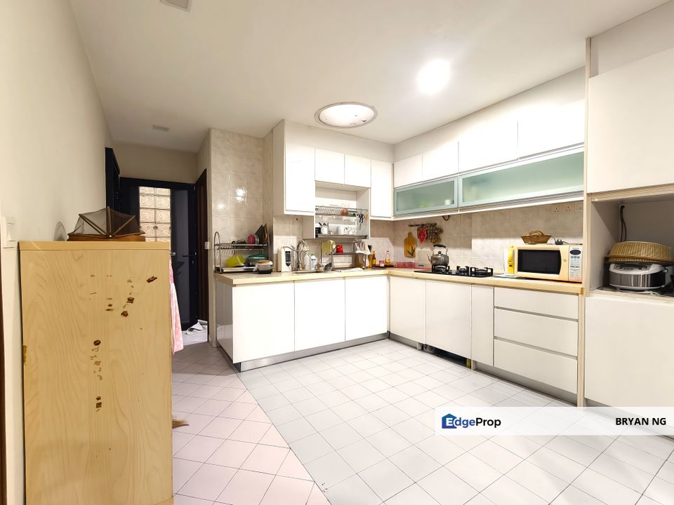 Good condition Taman Desa Super Link house Extended Kitchen and Back Yard, Kuala Lumpur, Cheras