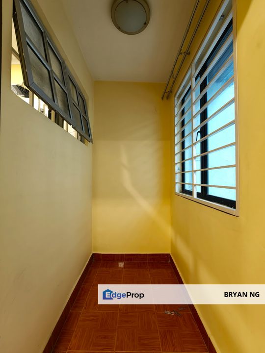Good condition Taman Desa Super Link house Extended Kitchen and Back Yard, Kuala Lumpur, Cheras